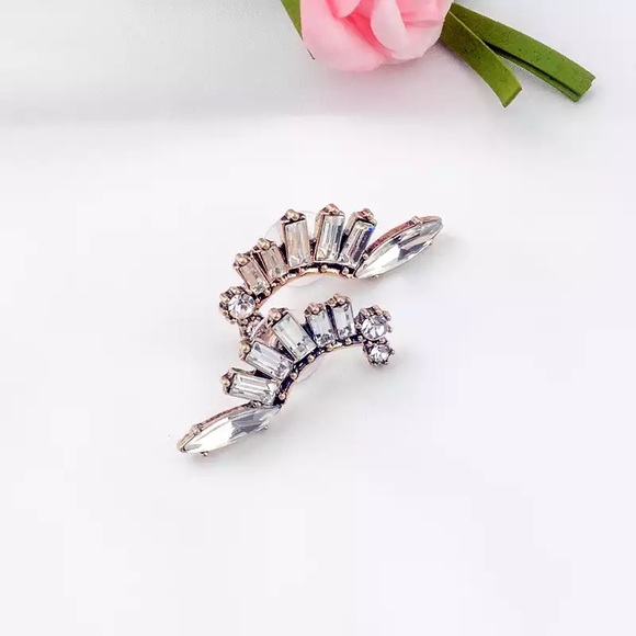 Wing Shaped Crystal Glass Earrings - Picture 4 of 6